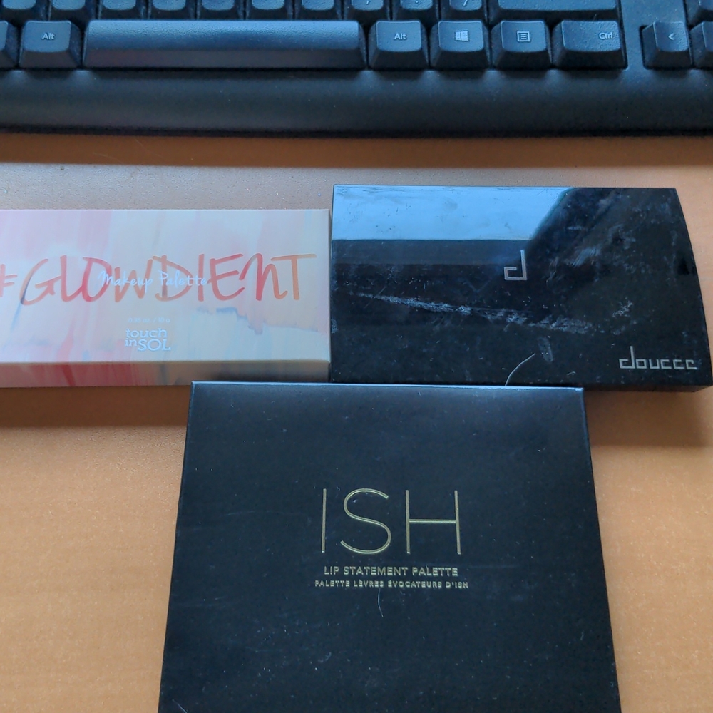 3 palettes